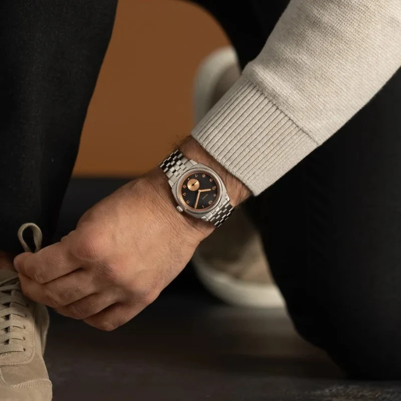 Brunswick "Charcoal Rose" 38mm - Black on Bracelet