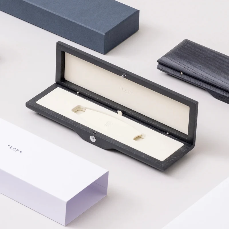 Brunswick "Polar White II" 38mm - White on Bracelet