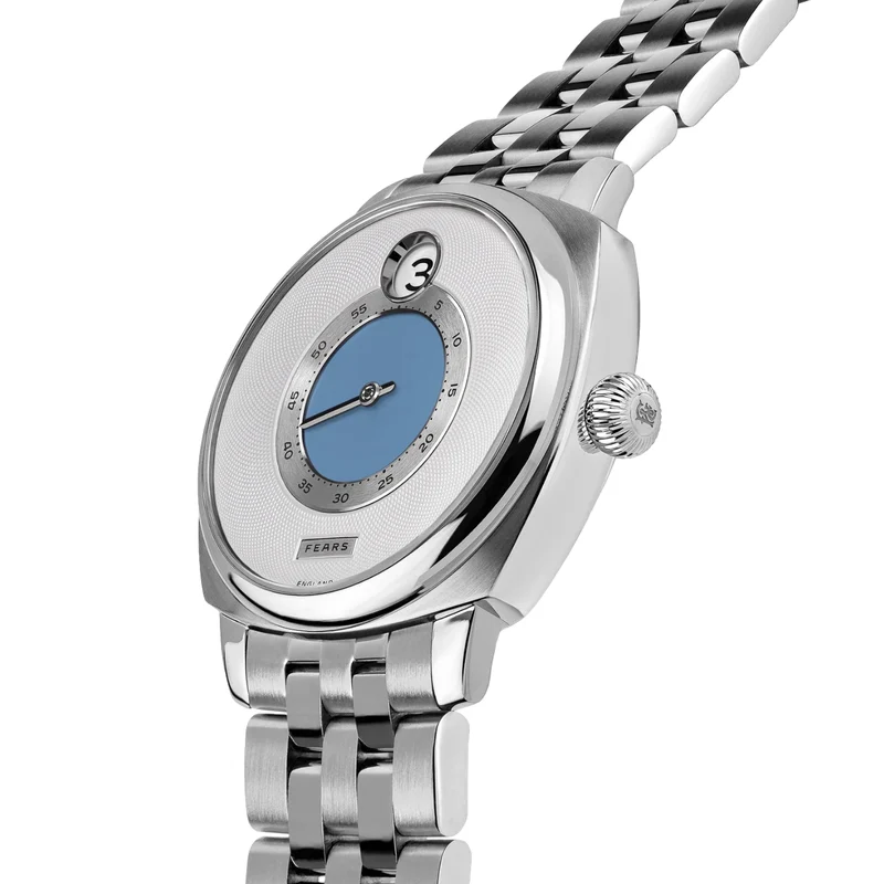 Brunswick Jump Hour "China Blue" 40.5mm - Silver-White on Bracelet