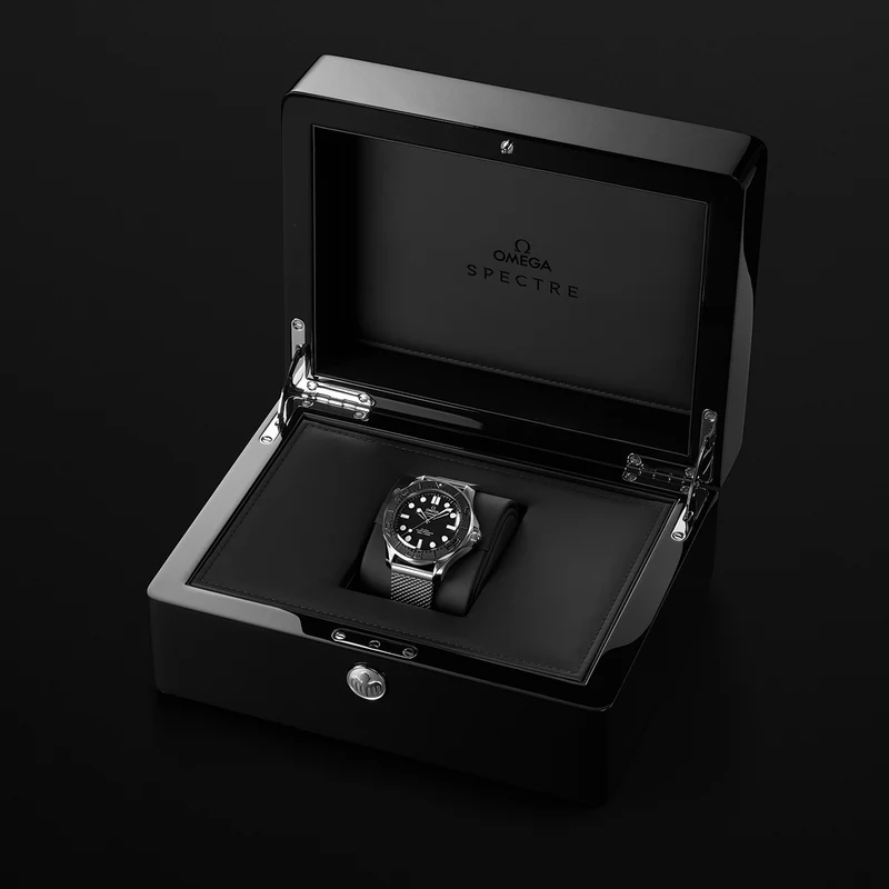 Seamaster Diver 300M "Spectre" 42mm - Black on Bracelet