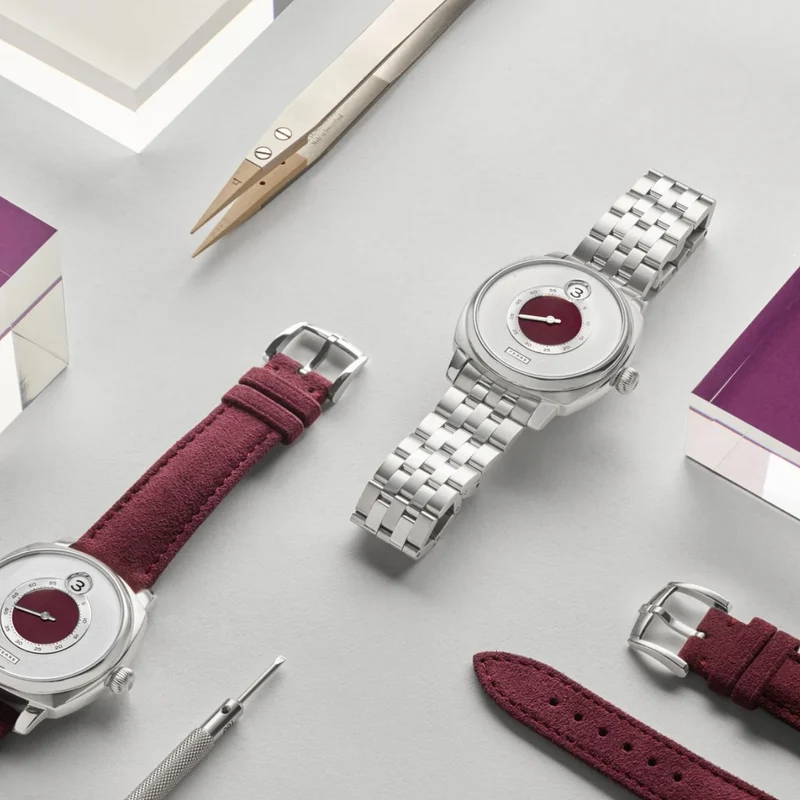 Brunswick Jump Hour "Barleycorn Plum" 40.5mm - Silver-White on Bracelet
