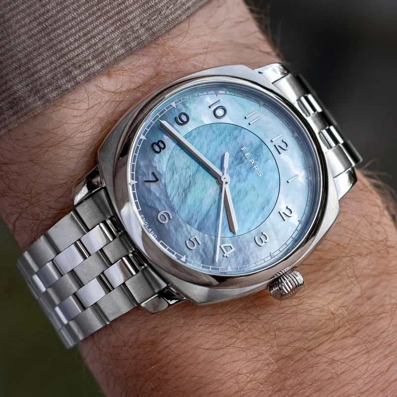 Brunswick "Aurora" 40mm - Blue, Mother-of-Pearl on Bracelet