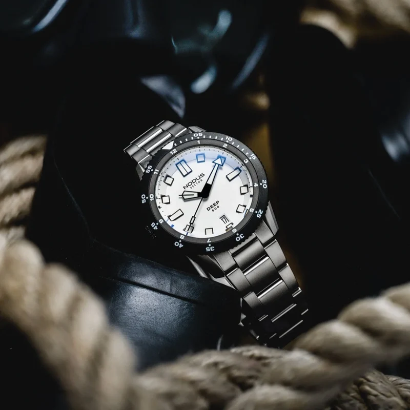 Sector Deep Polar Destro 38mm - White on Bracelet