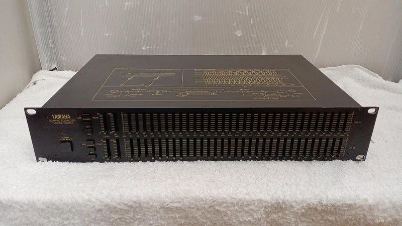 YAMAHA Grafik-Equalizer Q2031A