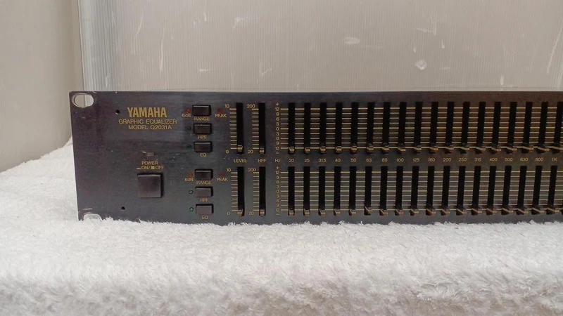 YAMAHA Grafik-Equalizer Q2031A