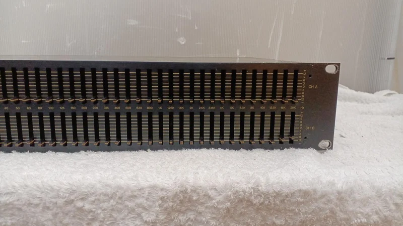 YAMAHA Grafik-Equalizer Q2031A