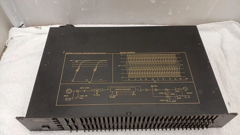 YAMAHA Grafik-Equalizer Q2031A