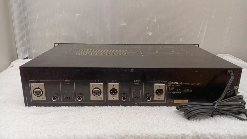 YAMAHA Grafik-Equalizer Q2031A
