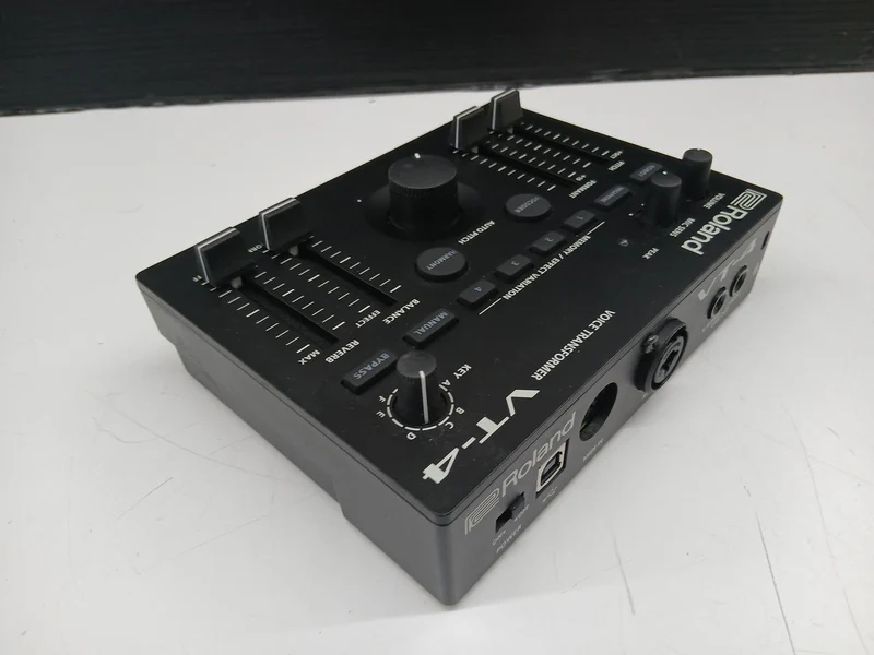 ROLAND Voice Transformers VT-4