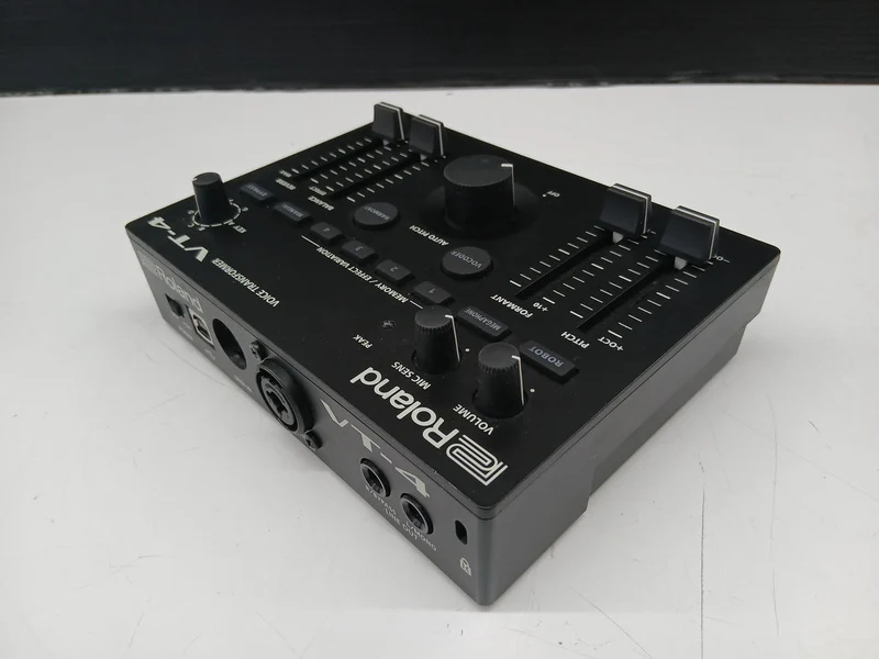 ROLAND Voice Transformers VT-4