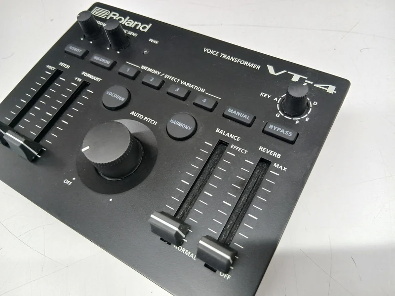 ROLAND Voice Transformers VT-4