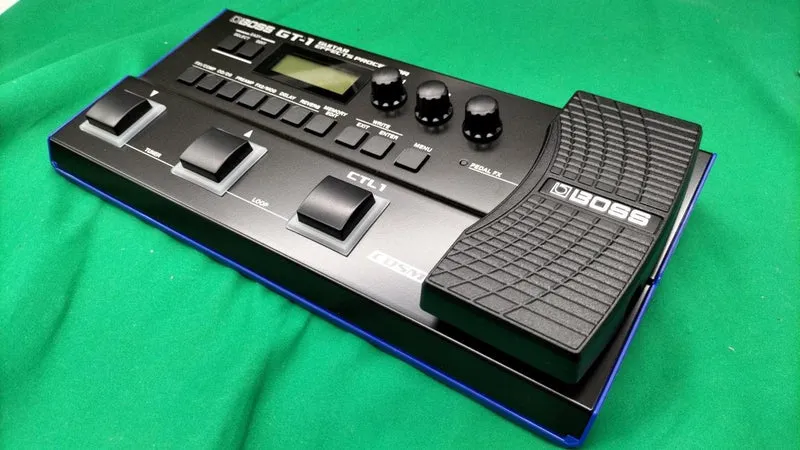 BOSS Multi-Effektgerät GT-1