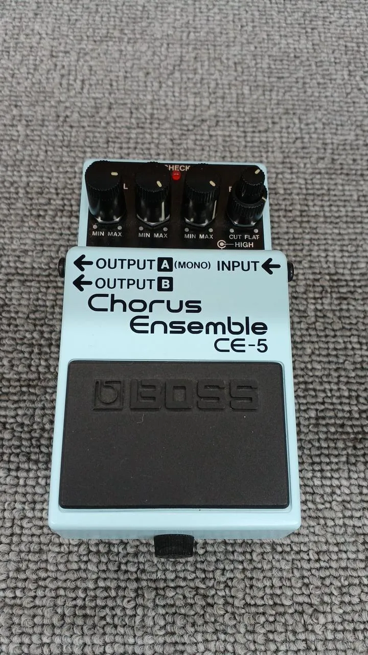 BOSS Effektpedal & Chorus CE-5