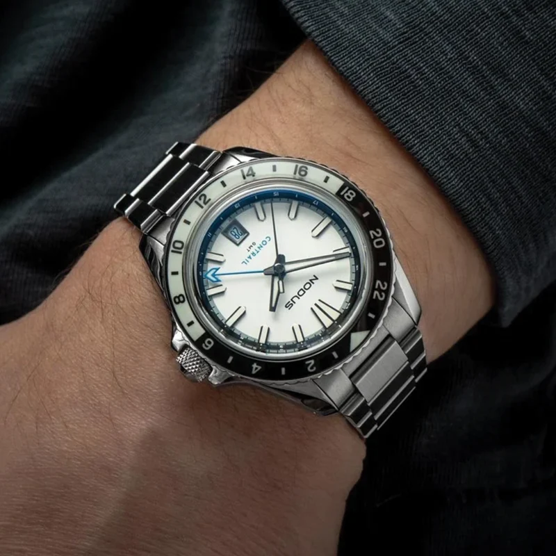 Contrail GMT Polaris 40.5mm - White on Bracelet