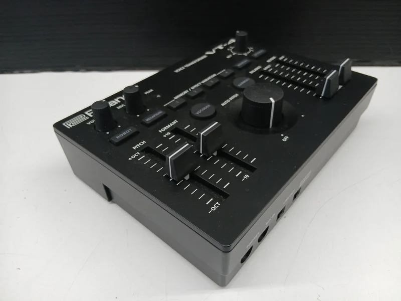 ROLAND Voice Transformers VT-4