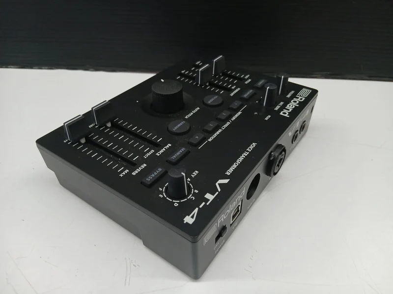 ROLAND Voice Transformers VT-4