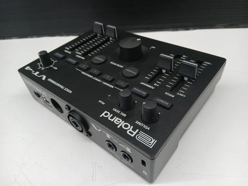 ROLAND Voice Transformers VT-4