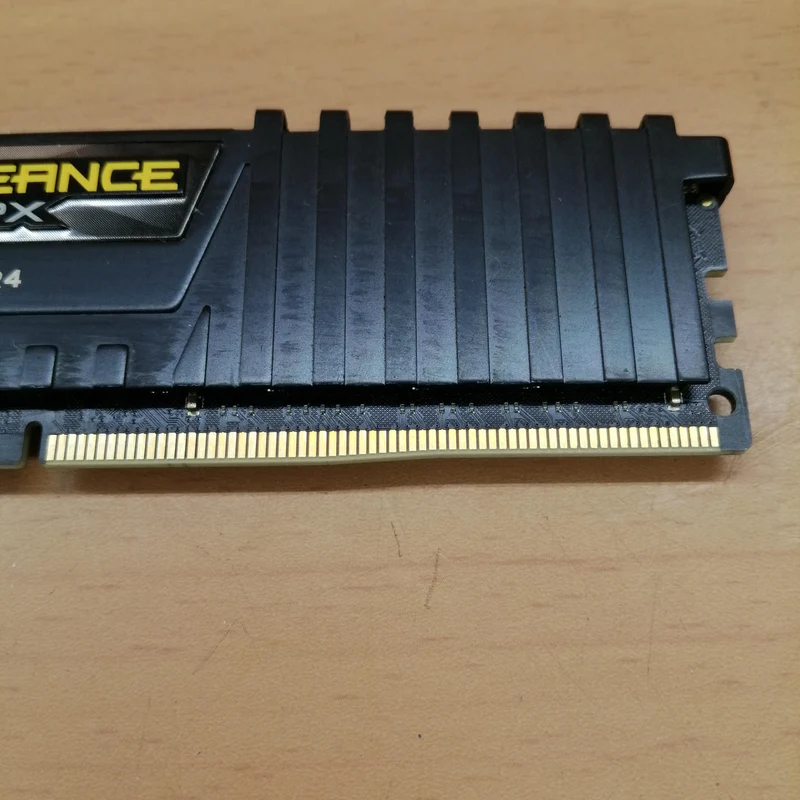 CORSAIR Arbeitsspeicher (2 x 8 GB Riegel) CMK16GX4M2A2666C16