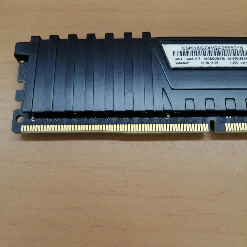 CORSAIR Arbeitsspeicher (2 x 8 GB Riegel) CMK16GX4M2A2666C16