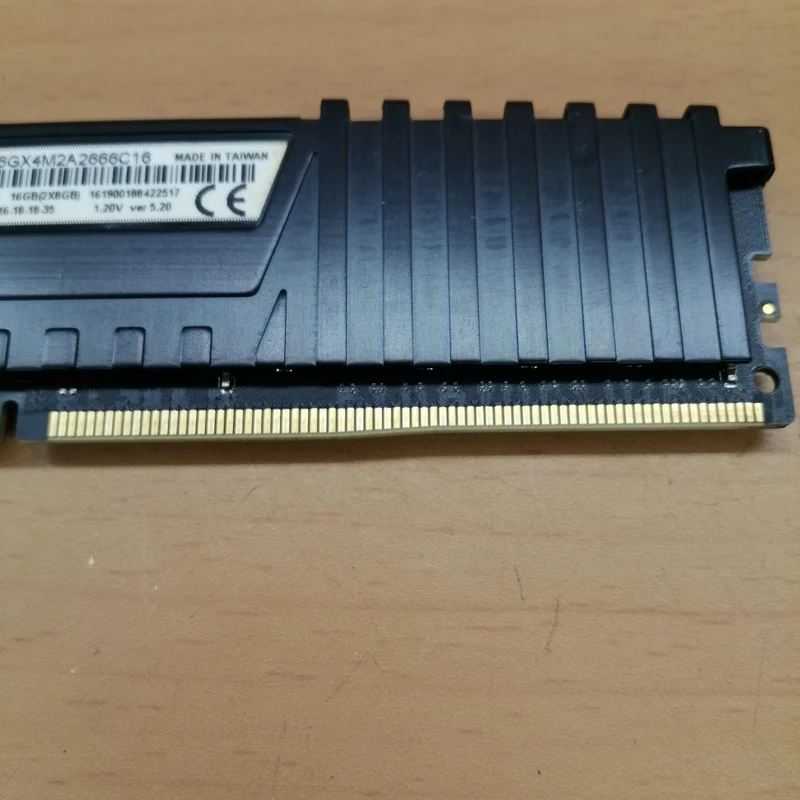 CORSAIR Arbeitsspeicher (2 x 8 GB Riegel) CMK16GX4M2A2666C16