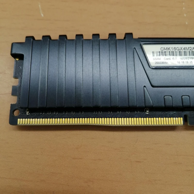 CORSAIR Arbeitsspeicher (2 x 8 GB Riegel) CMK16GX4M2A2666C16
