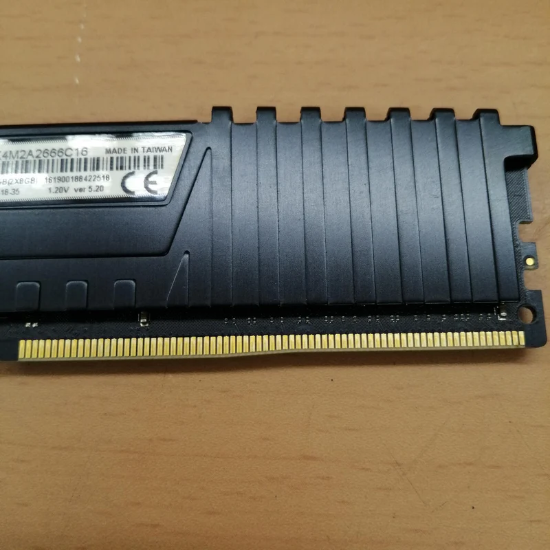 CORSAIR Arbeitsspeicher (2 x 8 GB Riegel) CMK16GX4M2A2666C16