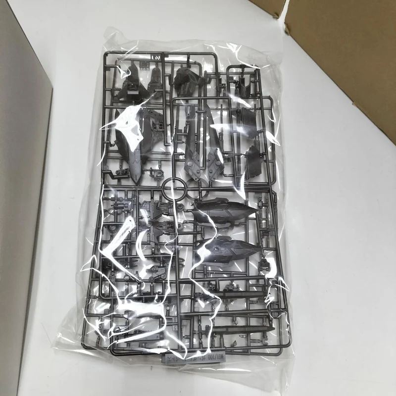 BANDAI SPIRITS MG Gundam Barbatos Erweiterungsteile-Set Premium Bandai Limited Box zerdrückt