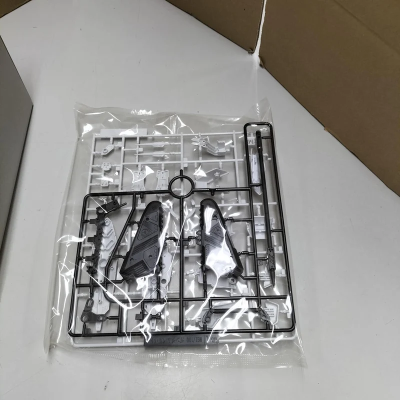 BANDAI SPIRITS MG Gundam Barbatos Erweiterungsteile-Set Premium Bandai Limited Box zerdrückt