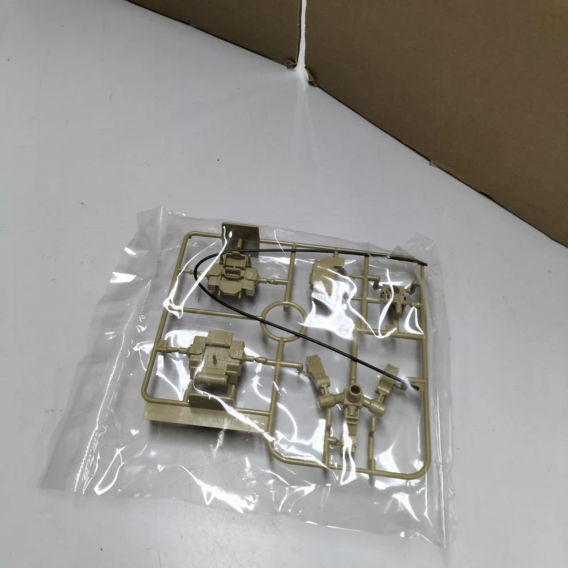 BANDAI SPIRITS MG Gundam Barbatos Erweiterungsteile-Set Premium Bandai Limited Box zerdrückt