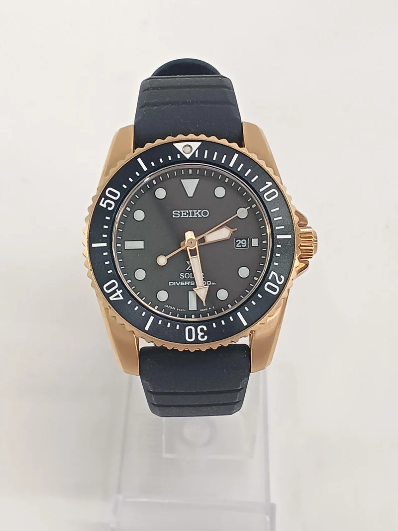 SEIKO Solar-Armbanduhr V147-0CS0