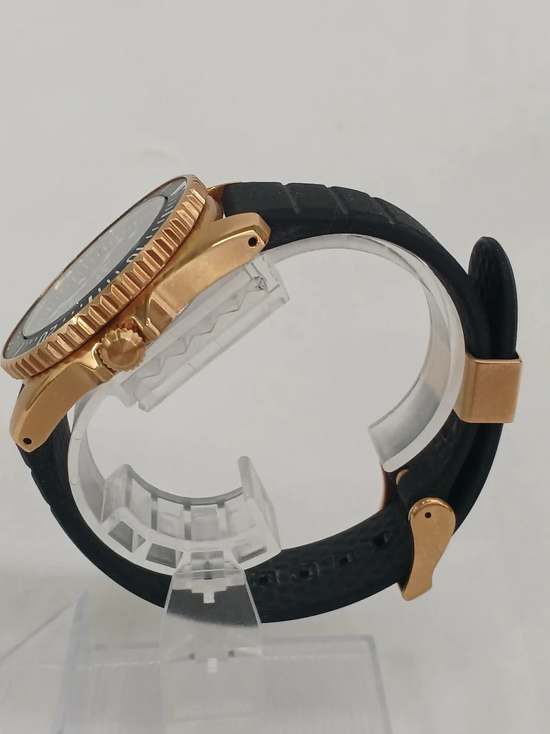 SEIKO Solar-Armbanduhr V147-0CS0