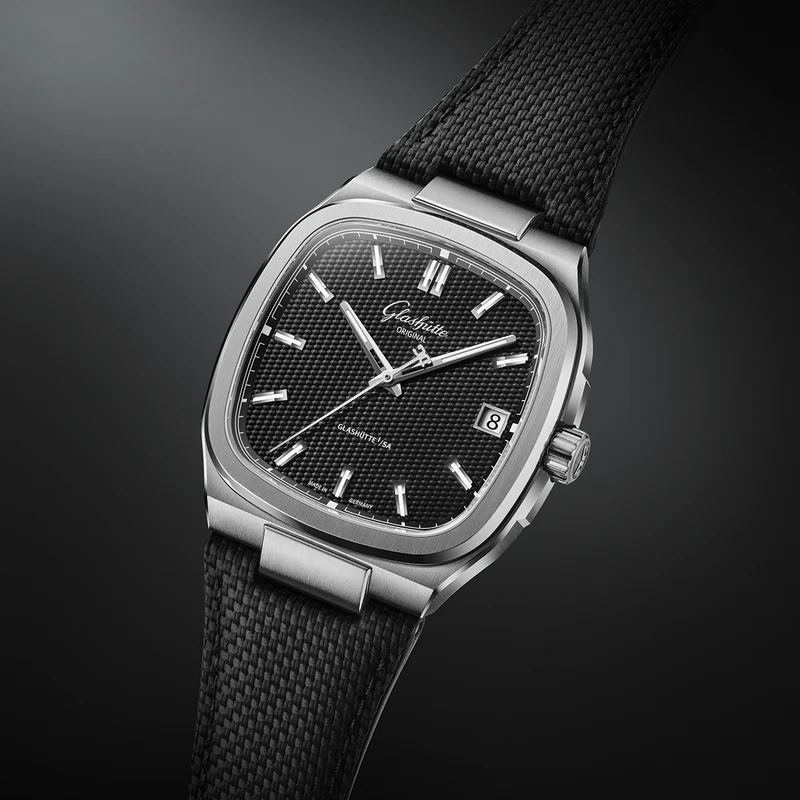 Seventies Limited Edition "Vinyl Record" 39mm - Black on Bracelet w/ Additional Rubber Strap