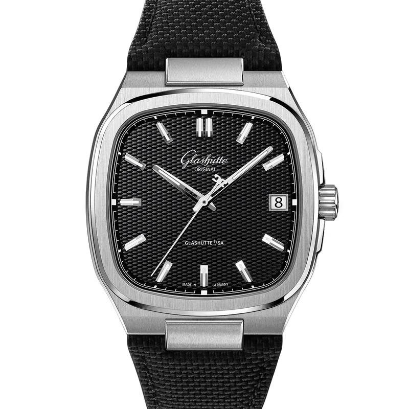 Seventies Limited Edition "Vinyl Record" 39mm - Black on Bracelet w/ Additional Rubber Strap