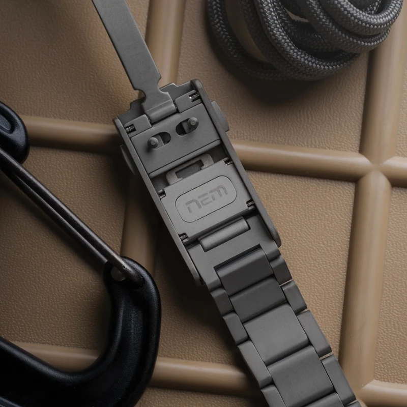 Sector II Field Titanium Marina 38mm - Blue on Bracelet