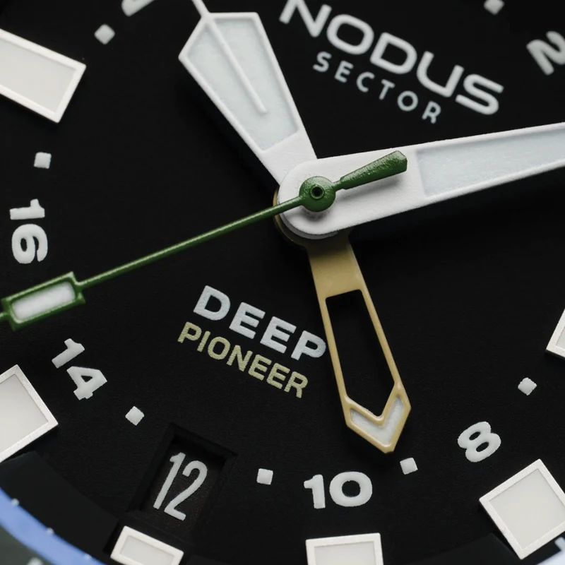 Sector Deep Pioneer NVG Black DLC 38mm - Black on Bracelet