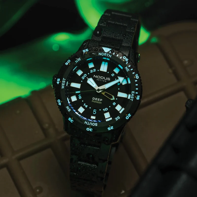 Sector Deep Pioneer NVG Black DLC 38mm - Black on Bracelet