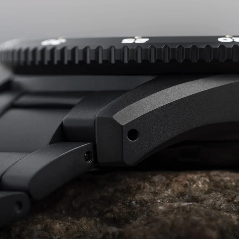Sector Deep Pioneer NVG Black DLC 38mm - Black on Bracelet