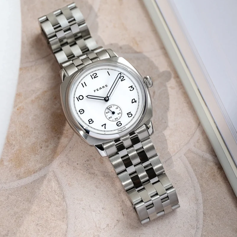 Brunswick "Polar White II" 38mm - White on Bracelet