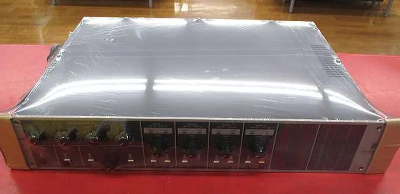 BEHRINGER Multiband-Kompressor MDX8000 COMBINATOR