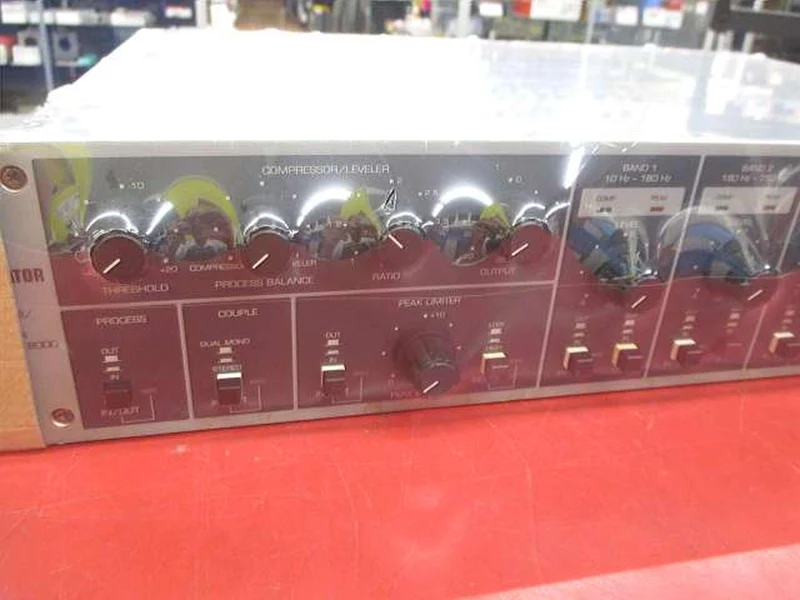 BEHRINGER Multiband-Kompressor MDX8000 COMBINATOR