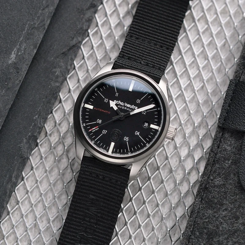 Averau 3 Hand 39mm - Black on Fabric Strap