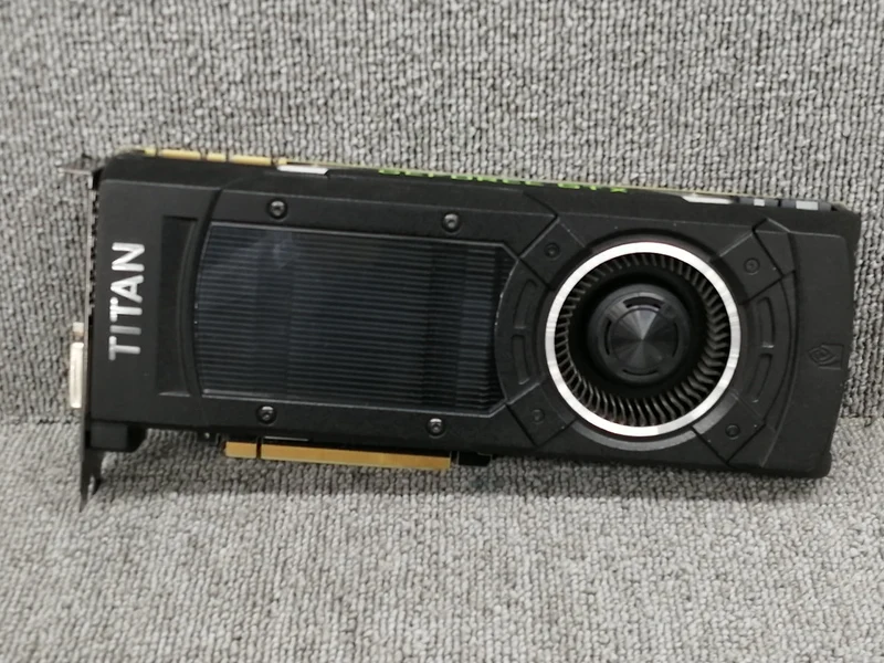 [SCHROTT] TITAN-Grafikkarte: GEFORCE GTX TITAN X