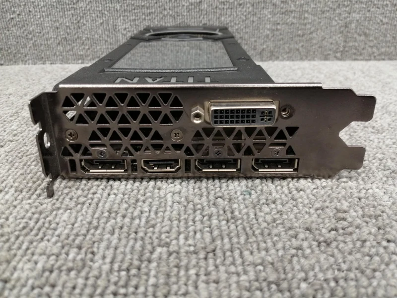[SCHROTT] TITAN-Grafikkarte: GEFORCE GTX TITAN X