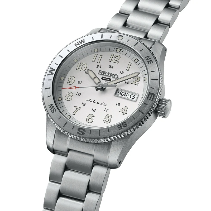 HDB007 5 Sports Field Series 41mm - White on Bracelet