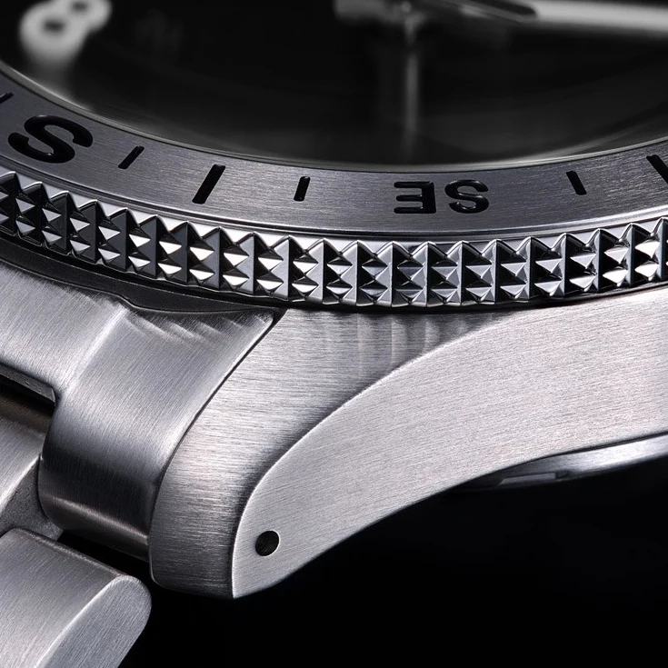 HDB006 5 Sports Field Series 41mm - Black on Bracelet