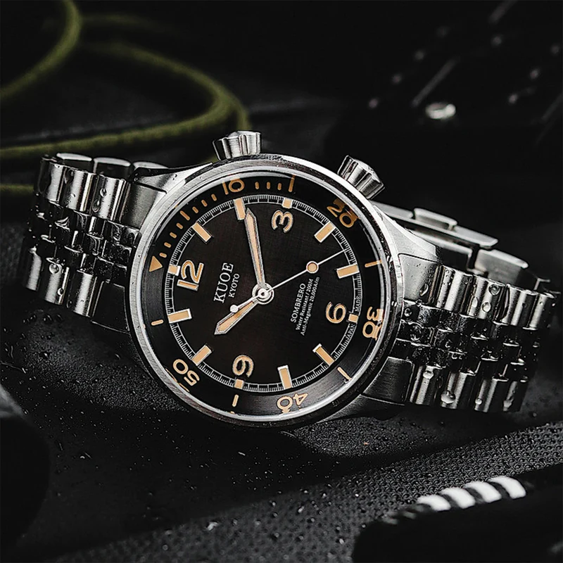SOMBRERO 38mm - Black on Flat-Link Bracelet w/ Additional Leather Strap