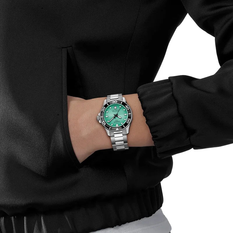 Seastar 1000 Quartz 36mm - Turquoise on Bracelet
