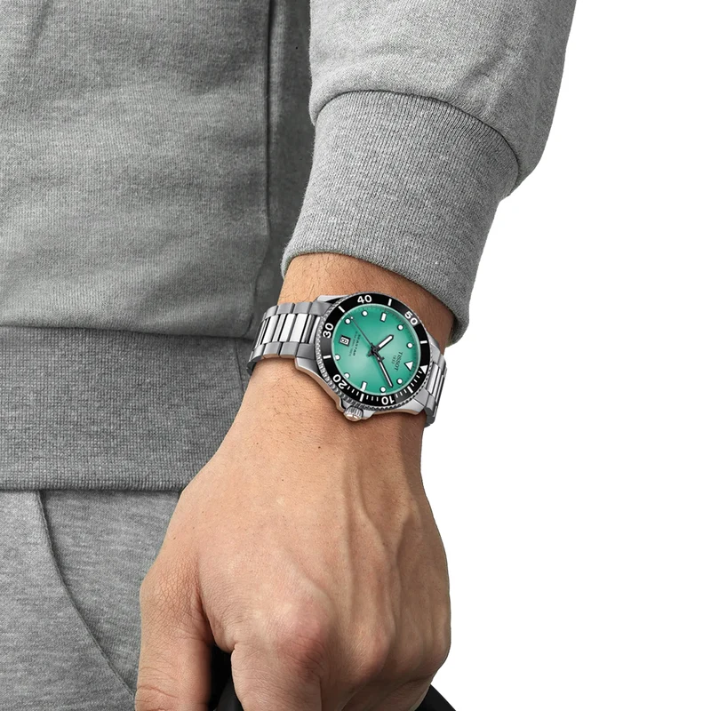 Seastar 1000 Quartz 40mm - Turquoise on Bracelet