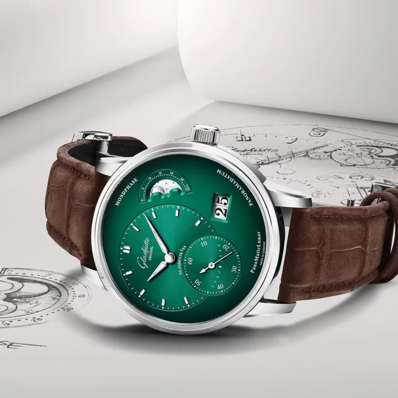 PanoMaticLunar 40mm - Green on Bracelet
