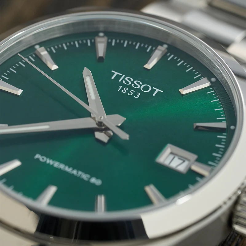 Gentleman 38mm - Green on Bracelet